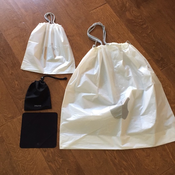 Bundle of 4 Apple items - Picture 2 of 5